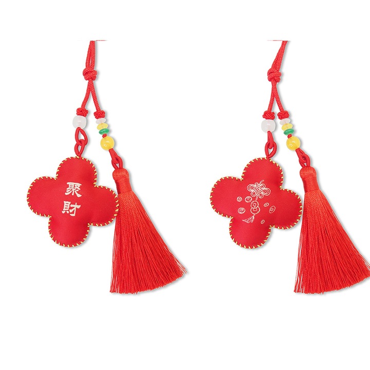 Amuleta Feng Shui "Atrage Bogatia" cu ciucure rosu, broderie dubla, decor pentru masina si birou