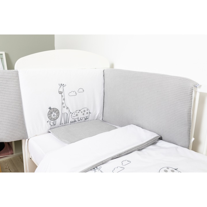 Set lenjerie pat bebeluși 6 piese, Bubaba, model Safari, bumbac, alb-gri, pentru patuturi 60x120cm și 70x140cm