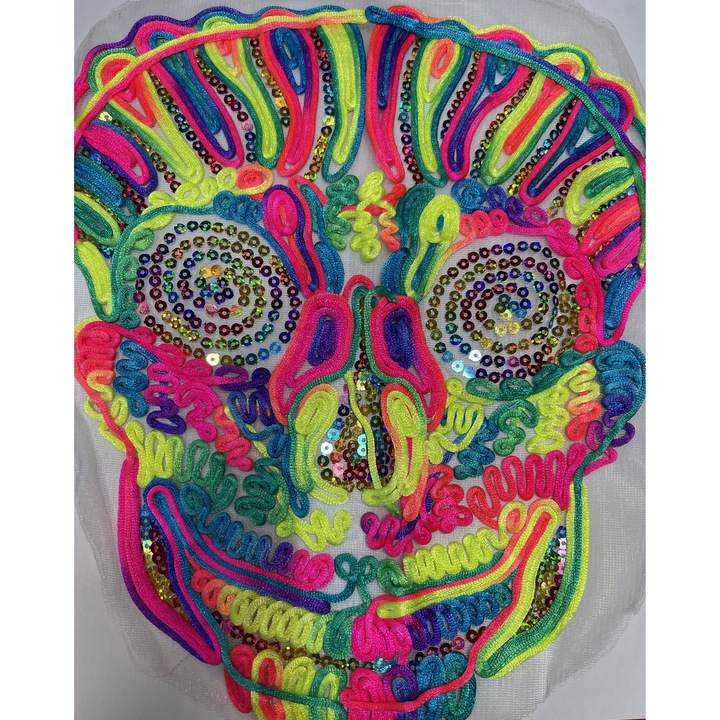 Текстилна бродерия, многоцветен череп, дължина 29 см