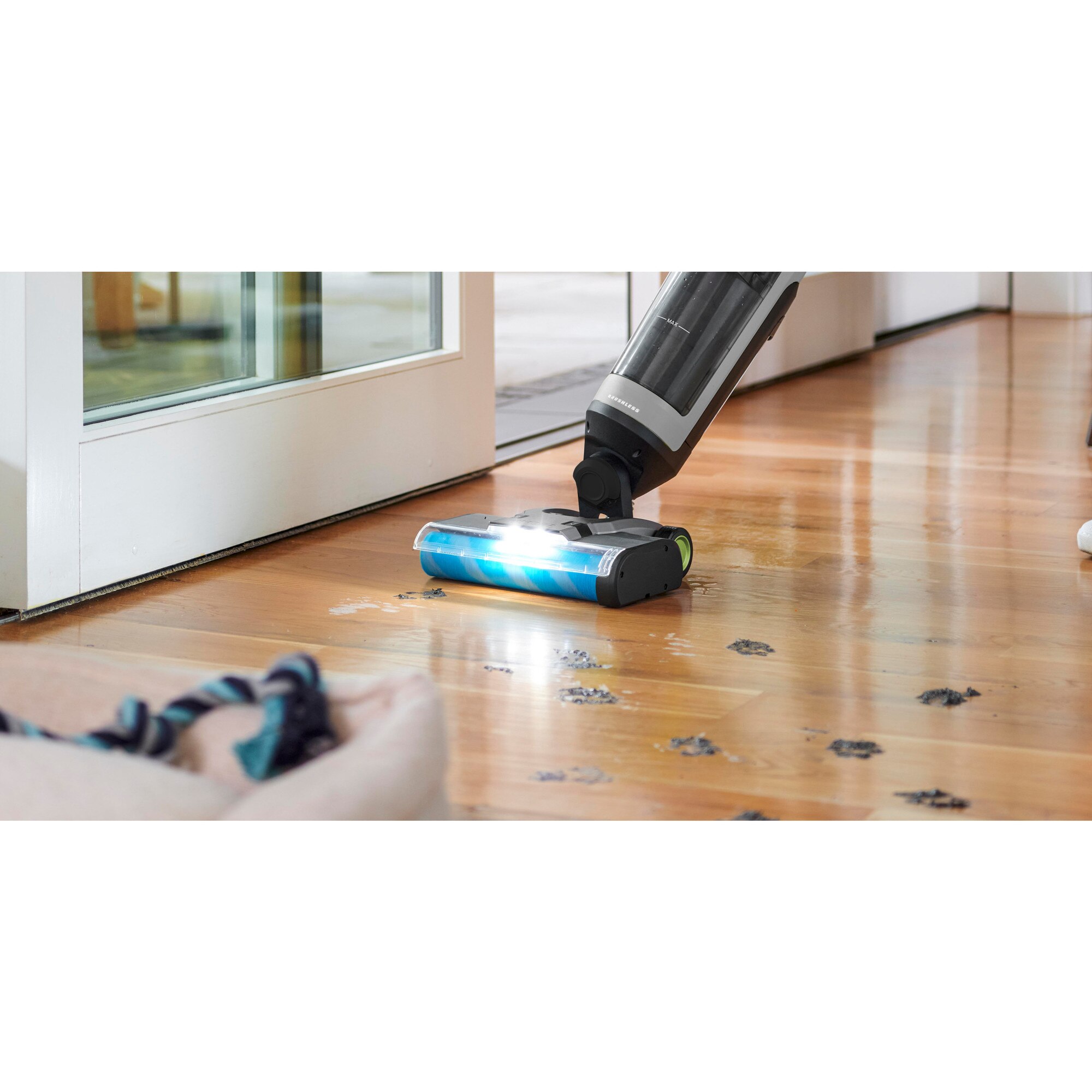 Aspirator 3in1 RYOBI, 18V ONE Brushless, motor fara perii, sistem de curatare cu doua rezervoare, auto-curatare