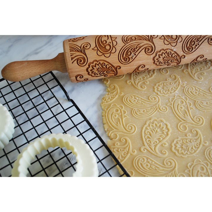 Sucitoare din lemn, MoodForWood, 43 cm, grawerata, model Paisley, culoare naturala