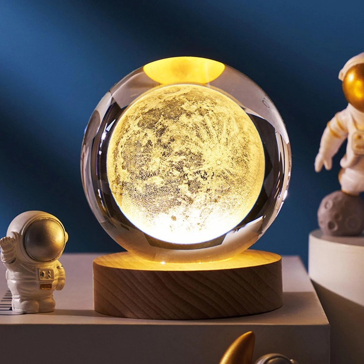 Glob Cristal 3D Luna 8 cm, cu LED si Baza Lemn, Lampa Decor Astronomica