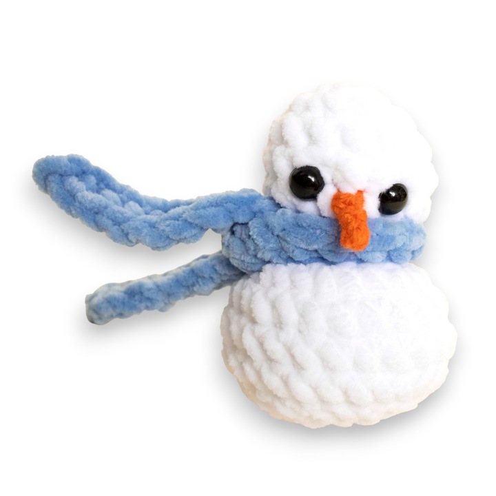 Jucarie Om de zapada crosetat din fir de plus, Mirinka, realizata manual, 10 cm