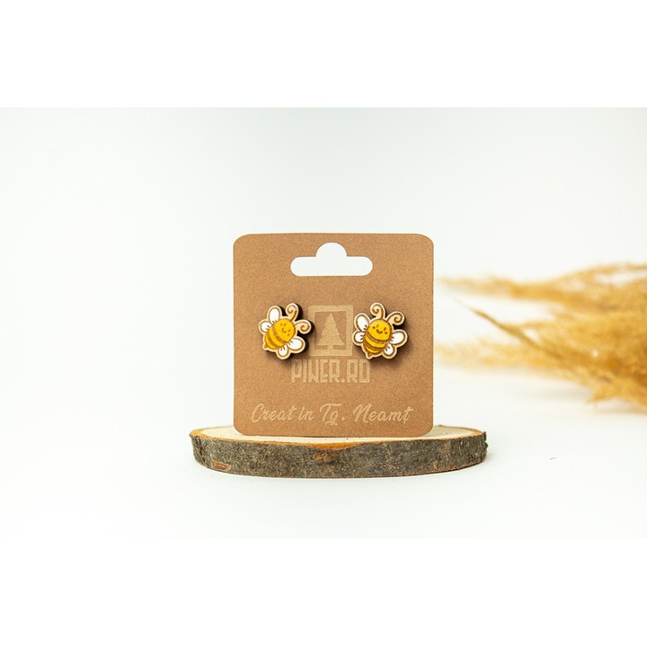 Cercei handmade din lemn, model albinuta, nuante naturale, hipoalergenic