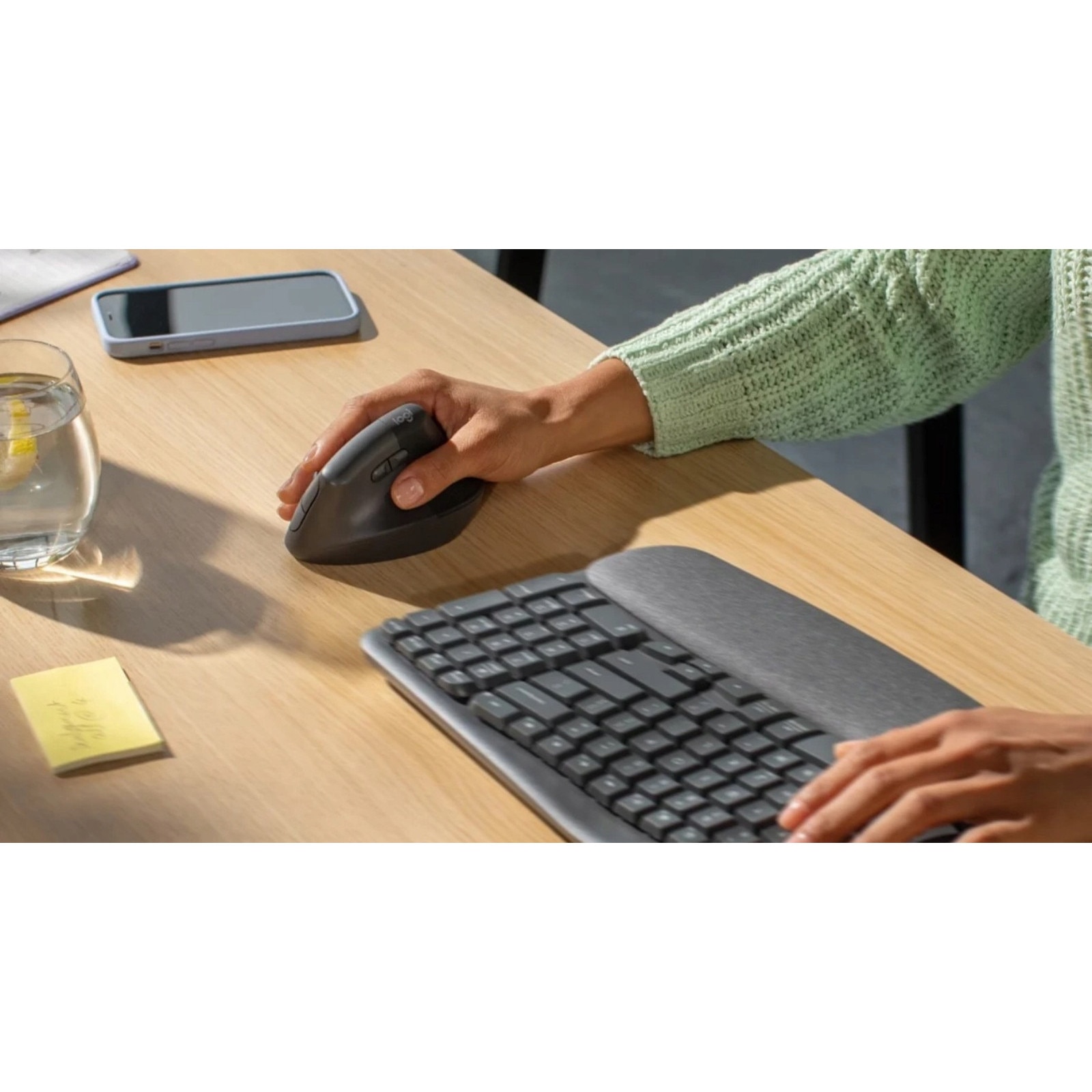 Mouse Wireless, Logitech, Vertical, 4000dpi, 6 butoane, negru - eMAG.ro