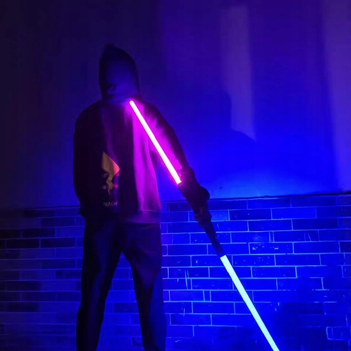 Set 2 sabii luminoase 14 culori RGB, proiector luminos