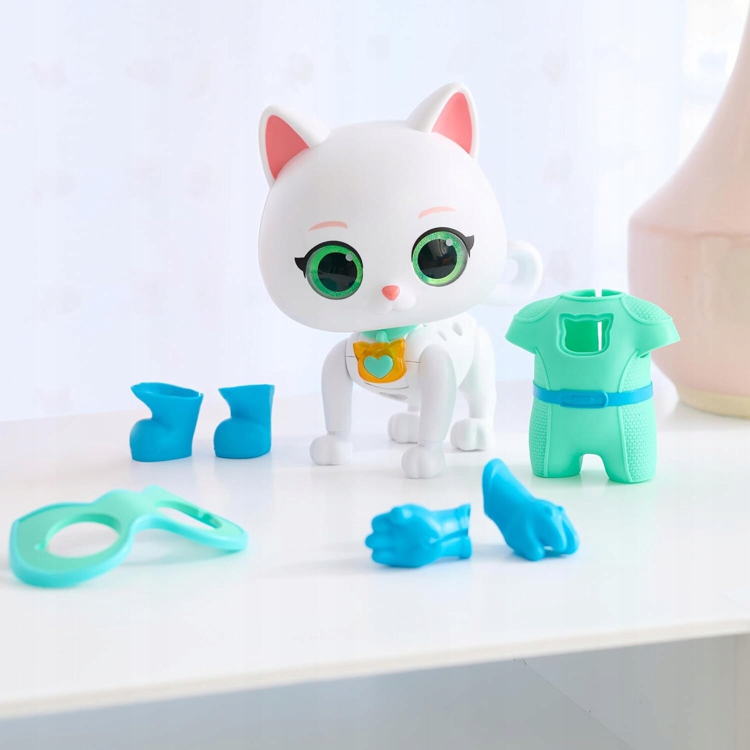 Figurina interactiva SuperKitties Bitsy, 20cm, alb, set complet cu