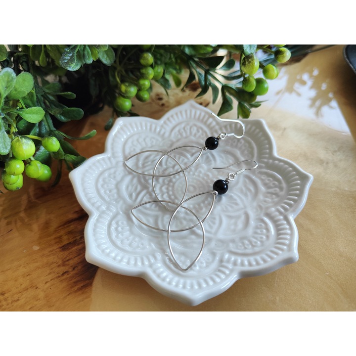 Cercei Triquetra realizati manual din argint si onix