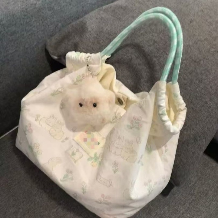 Válltáska, fekete, nyuszimintás, puha fülekkel, 30-40 cm-es űrtartalom