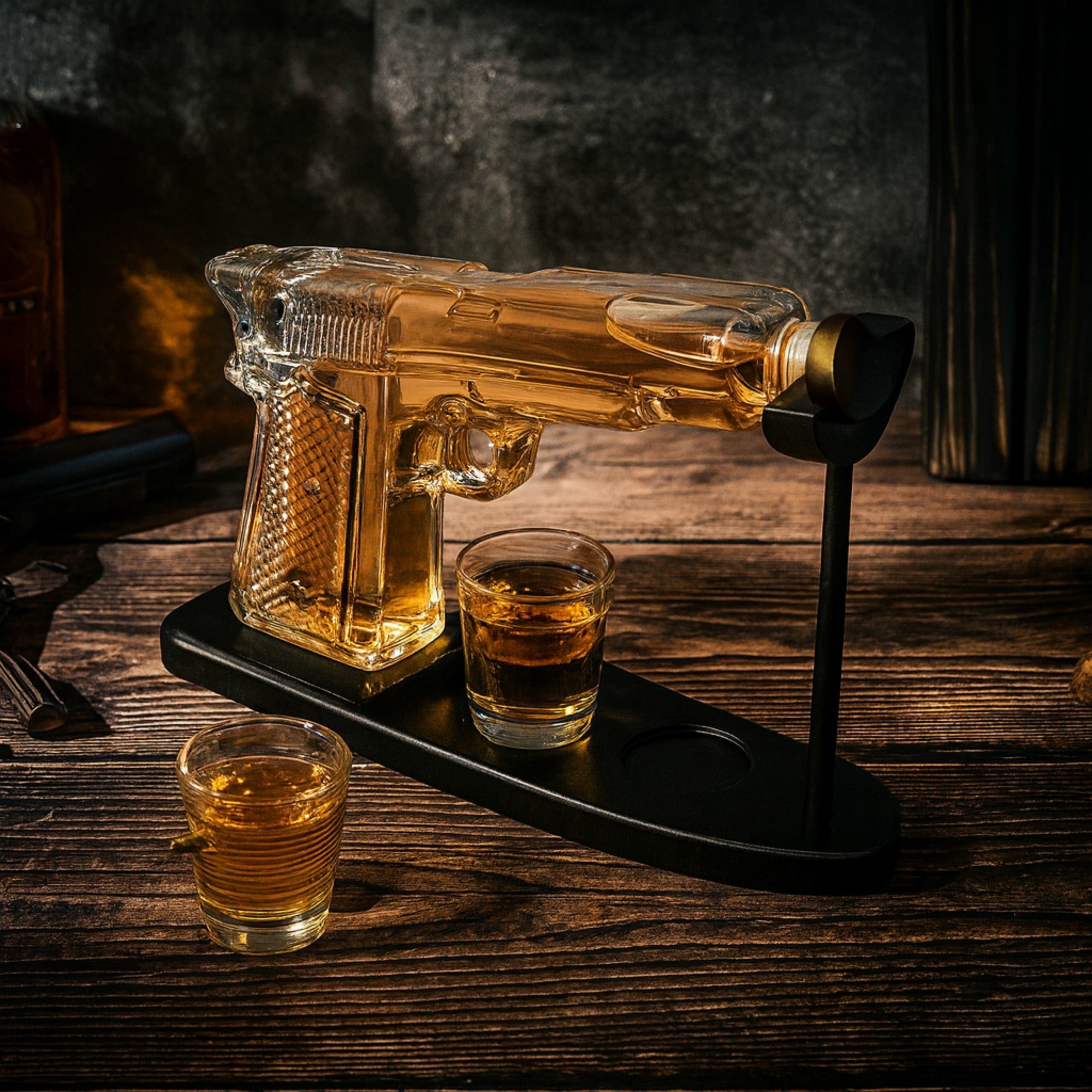 Set decantor bauturi si 2 pahare, Zola, forma pistol si gloante ...