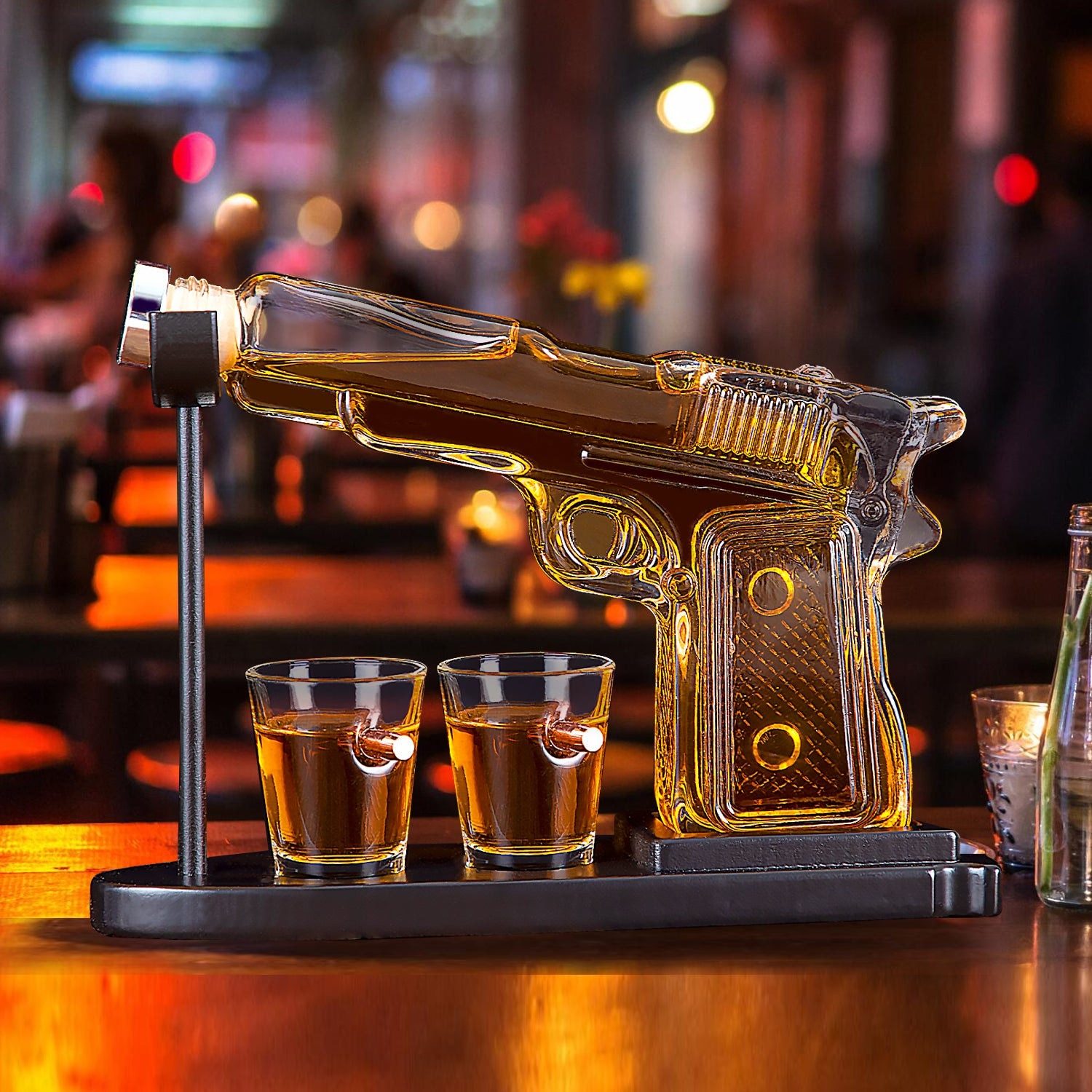 Set decantor bauturi si 2 pahare, Zola, forma pistol si gloante ...
