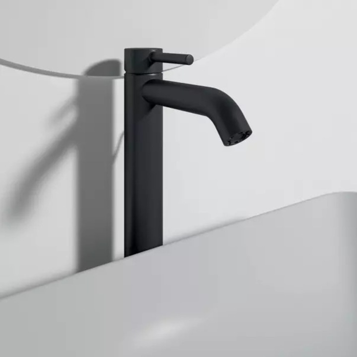 Висок смесител за умивалник Ideal Standard Ceraline с метален изпразнител Pop-Up, черен мат