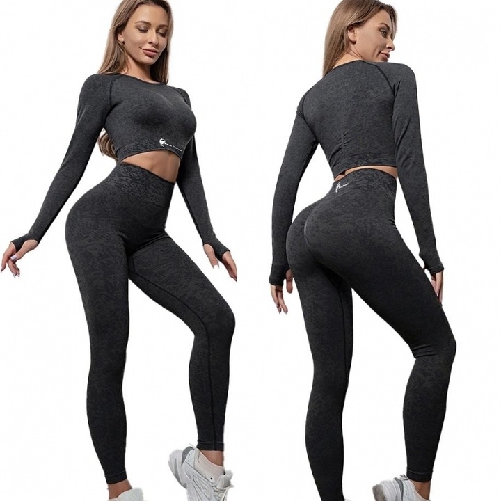 Set costum fitness FitTronic® Y740 Black, marimea L, croiala moderna, ce pune in valoare formele