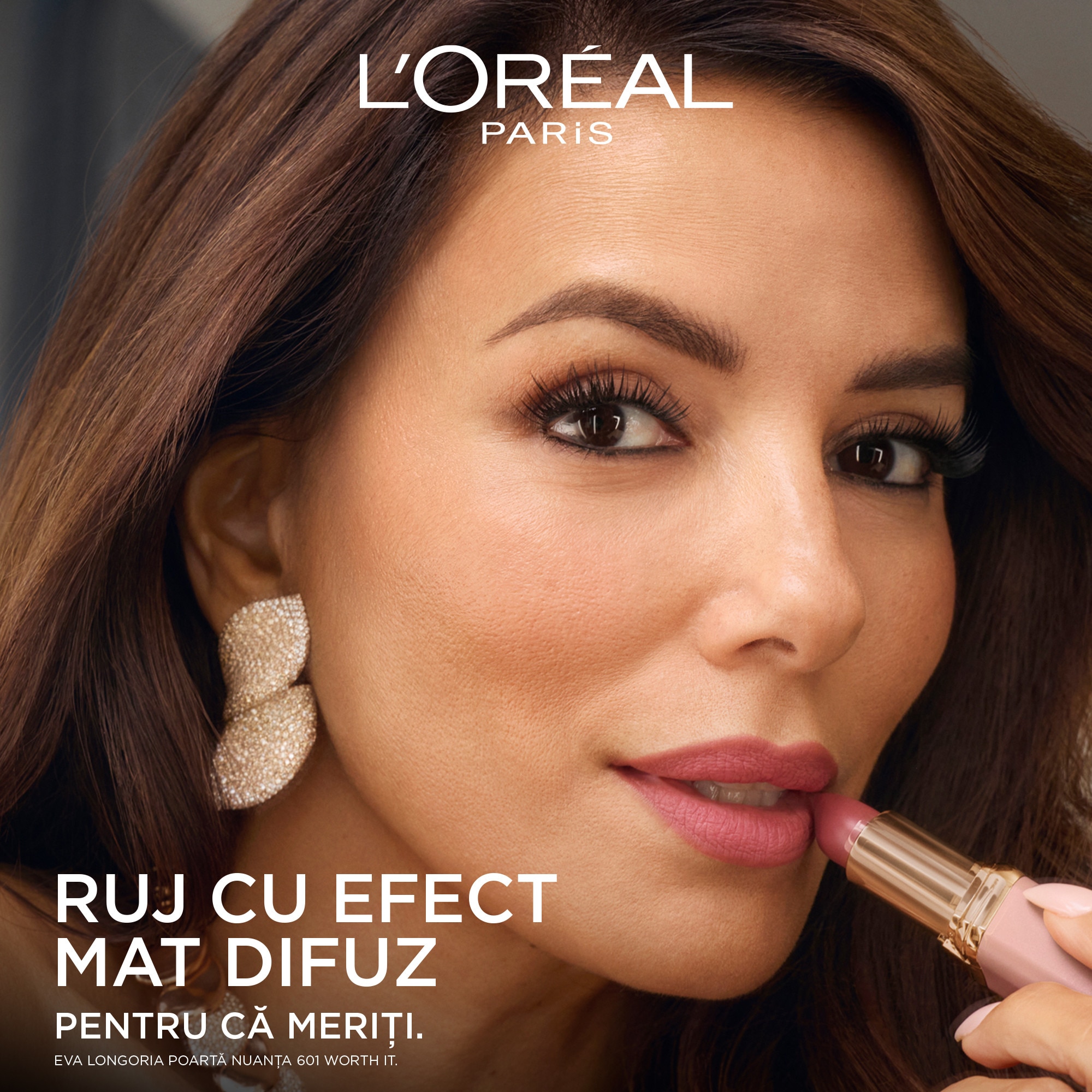 Ruj mat L'Oreal Paris Color Riche Blurred Matte, aspect estompat