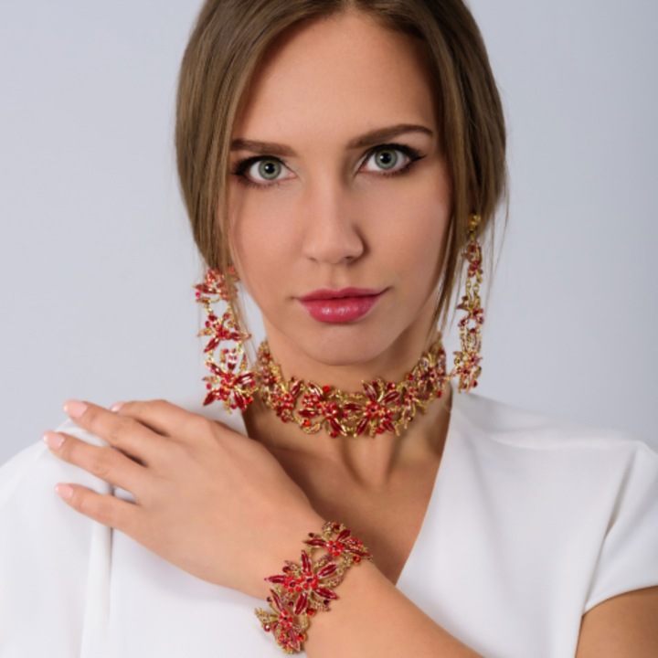 Cercei dama, Colibra, model floral si cristale, lungime 9,5 cm