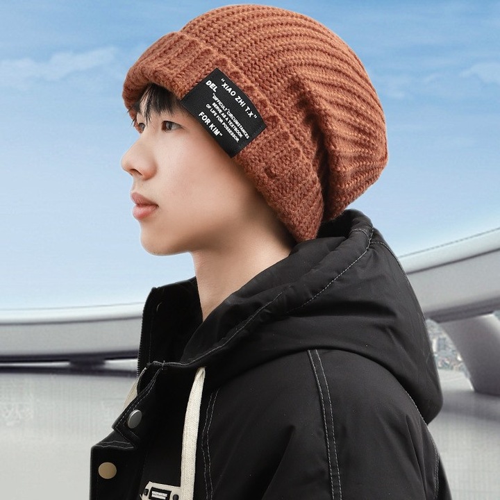 Зимна плетена шапка с голяма обиколка на главата