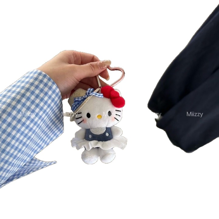 Breloc Hello Kitty, rochie albastra, fusta alba, palarie din paie, cu carlig metalic roz