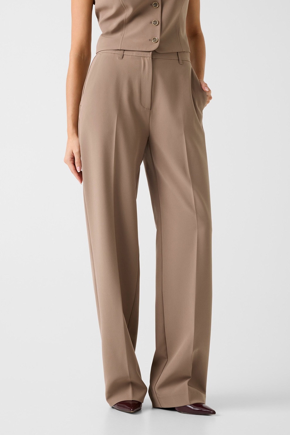GUESS, Pantaloni cu croiala dreapta si pliuri, Maro nisip, XS