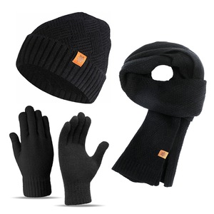 Női kalapok és sapkák