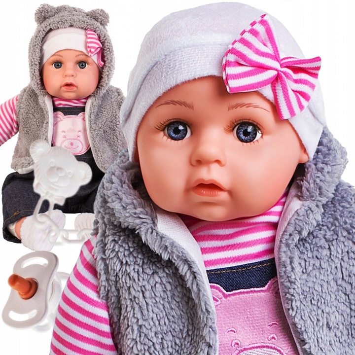 Papusa bebelus Doris Lala 45 cm, salopeta din blug, vestuta gri, caciulita si botosei asortati, suzeta inclusa