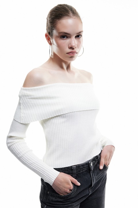 KOTON, Pulover striat cu decolteu pe un umar, Alb murdar