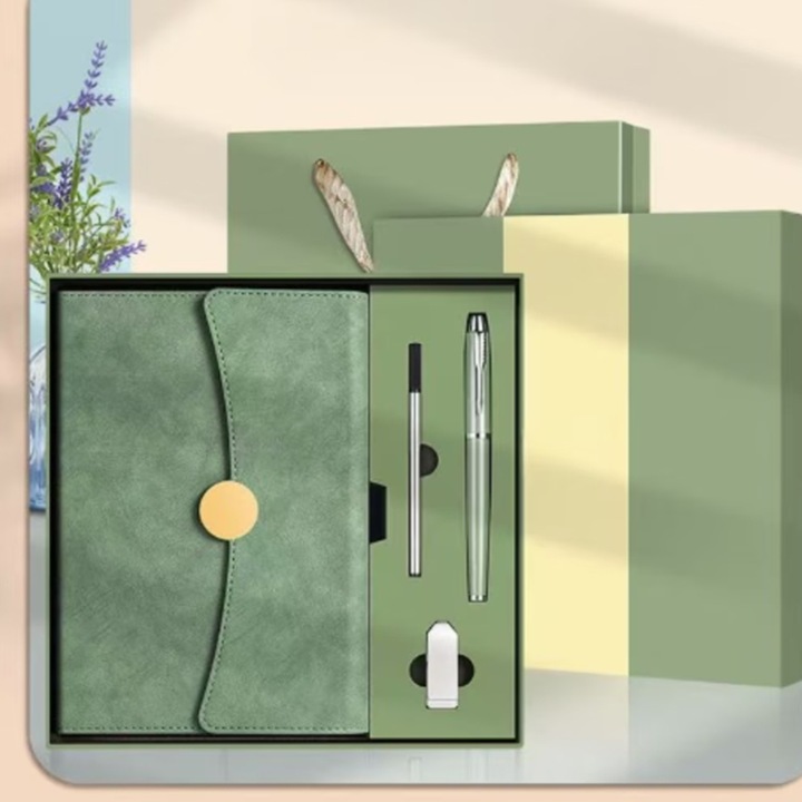 Set premium A5 cu agenda, Omelivon, Pix metalic, Rezerva, Punga Cadou si Memorie USB 32 GB, 200 pagini, format 210 x 150 mm, Verde