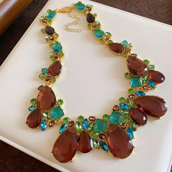 Colier floral vintage cu strasuri, cupru, aurie, 44x2cm