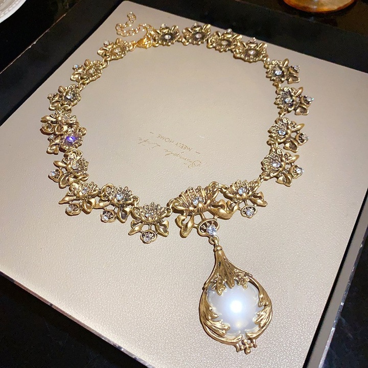 Colier floral vintage cu strasuri, cupru, auriu, 44x2cm