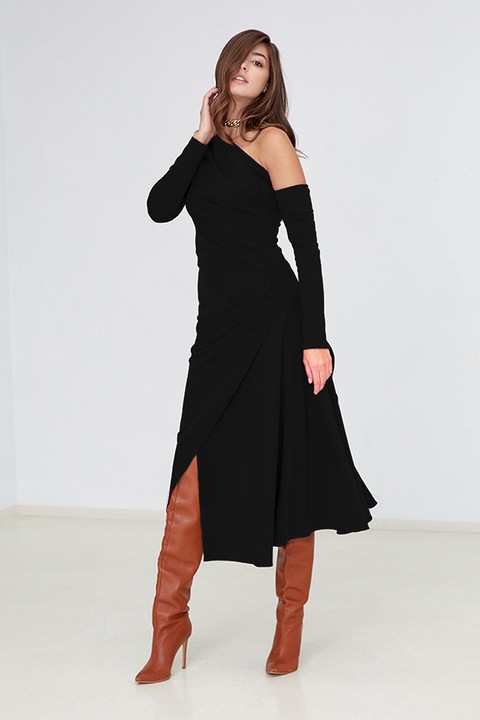 Alina Cernatescu, Rochie cu terminatie asimetrica si decupaj pe umeri, Negru