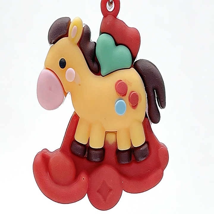 Kulcstartó, szerencsehozó póni, véletlenszerű minta, szerencsehozó medál (XM 14)