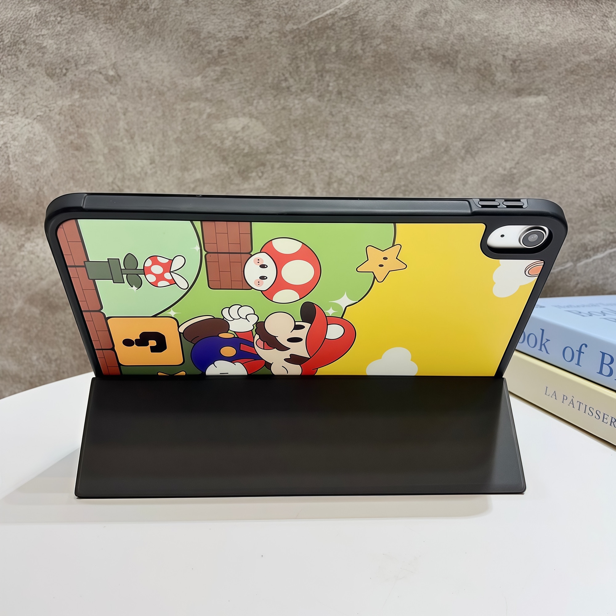 Husa Smart Cover pentru iPad Air 13" (M3 / M2) / Pro 12.9" (Gen 3-6), Design Super Mario 3D cu Figurina in Relief, Stand Pliabil, Slot Pen, Protectie Anti-soc, Galben