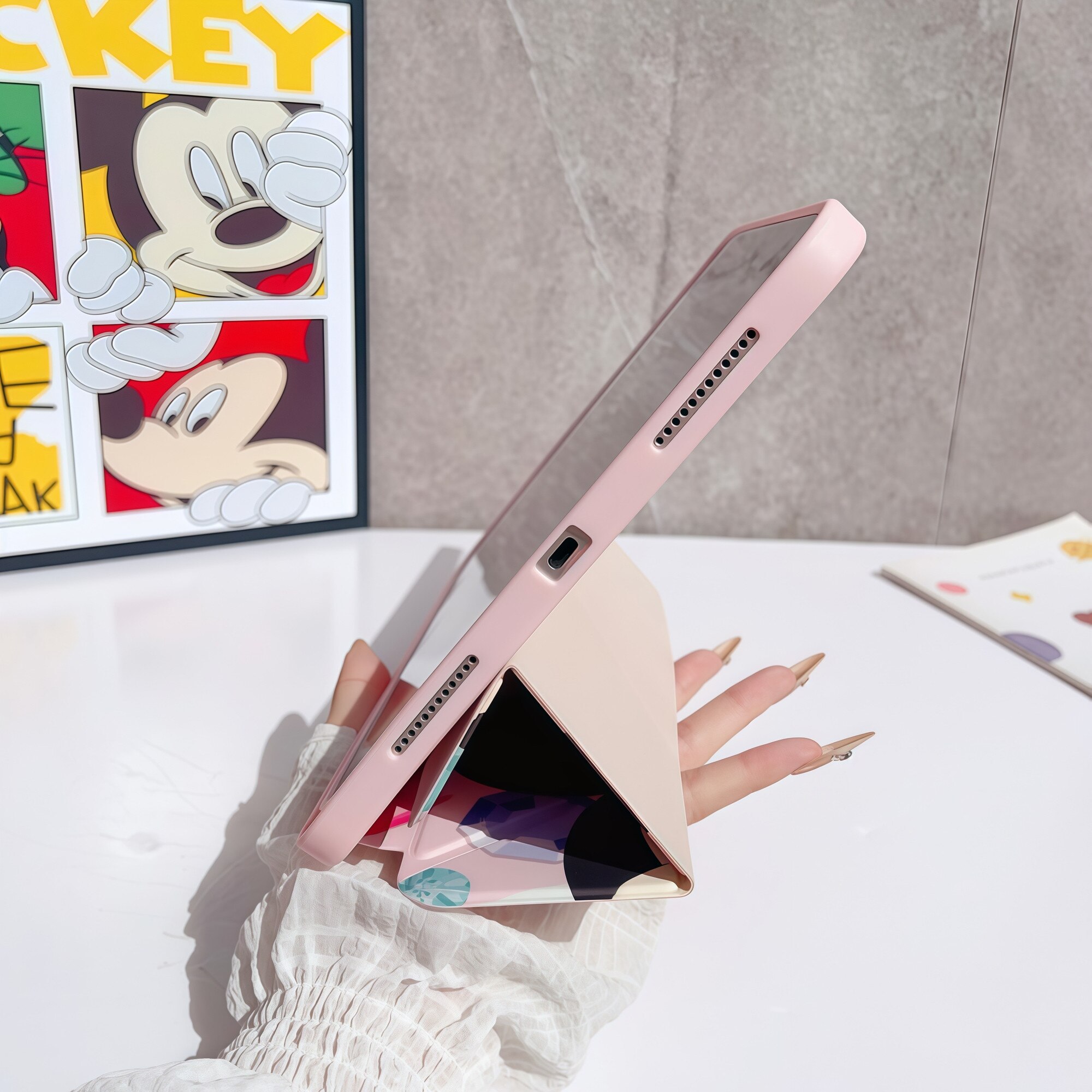 Husa Smart Cover pentru iPad Air 13" (M3 / M2) / Pro 12.9" (Gen 3-6), Stand Pliabil tip Y (Origami), Design Minnie Mouse, Slot pentru Pen, Functie Auto Sleep/Wake, Protectie Anti-soc, Roz