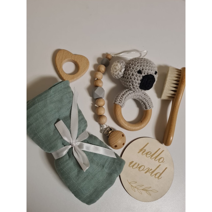 Prémium ajándékszett újszülötteknek, babáknak és gyerekeknek, 0-24 hónapos korig, 6 kiegészítővel - törölköző, hajkefe, cumilánc, játék, Hello World kártya, kézzel horgolt állatos csörgő, kézműves, Koala