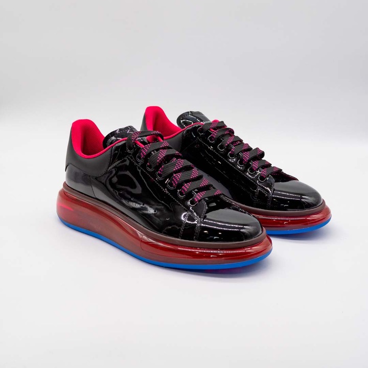 Sneakers barbati Alexander McQueen Oversized Larry, piele de vitel, negru cu roz si albastru, marime 44