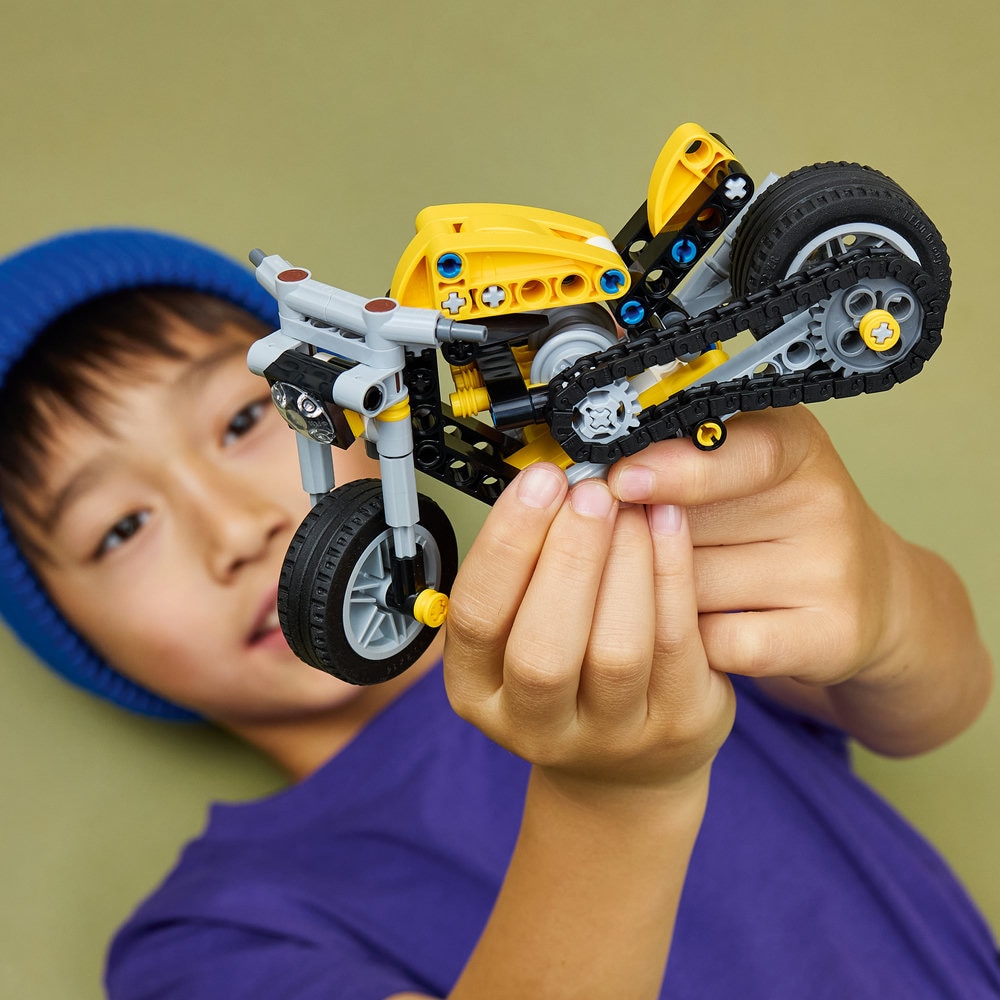 Set de constructie LEGO® Technic Motocicleta galbena 42225