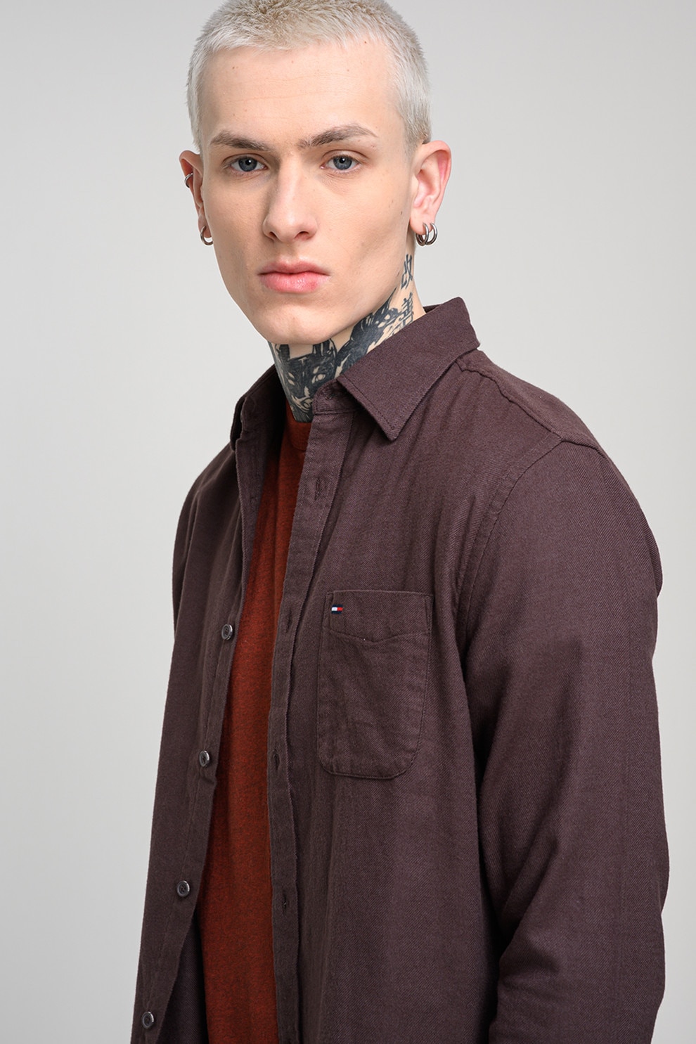 Tommy Jeans, Camasa din bumbac cu buzunar pe piept, Maro inchis, L