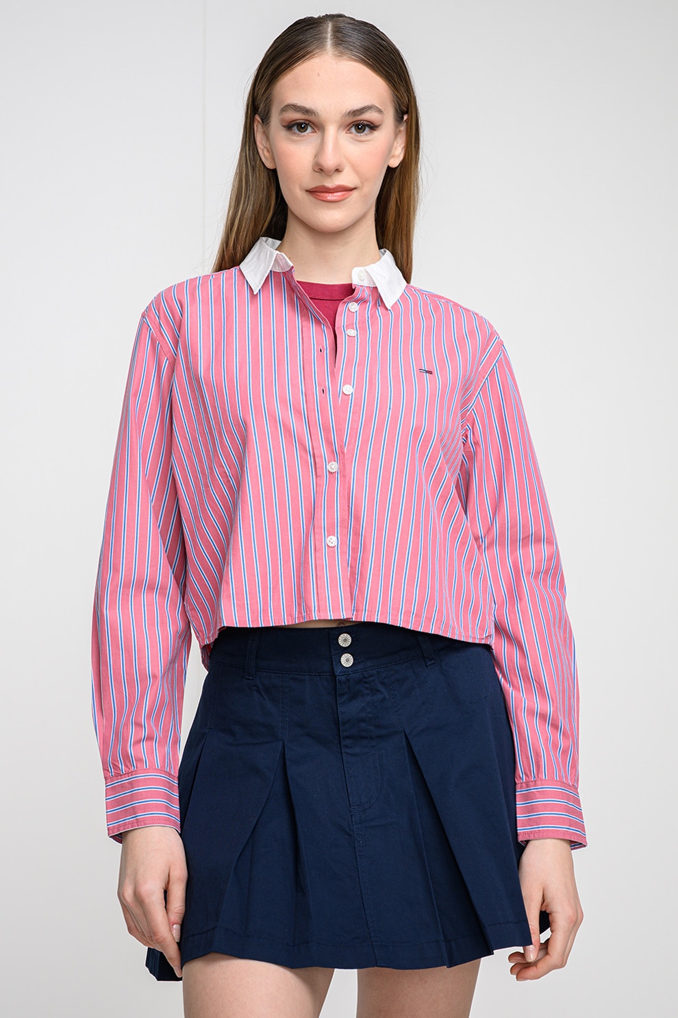 Tommy Jeans, Camasa crop relaxed fit cu logo discret, Rosu stins, XS