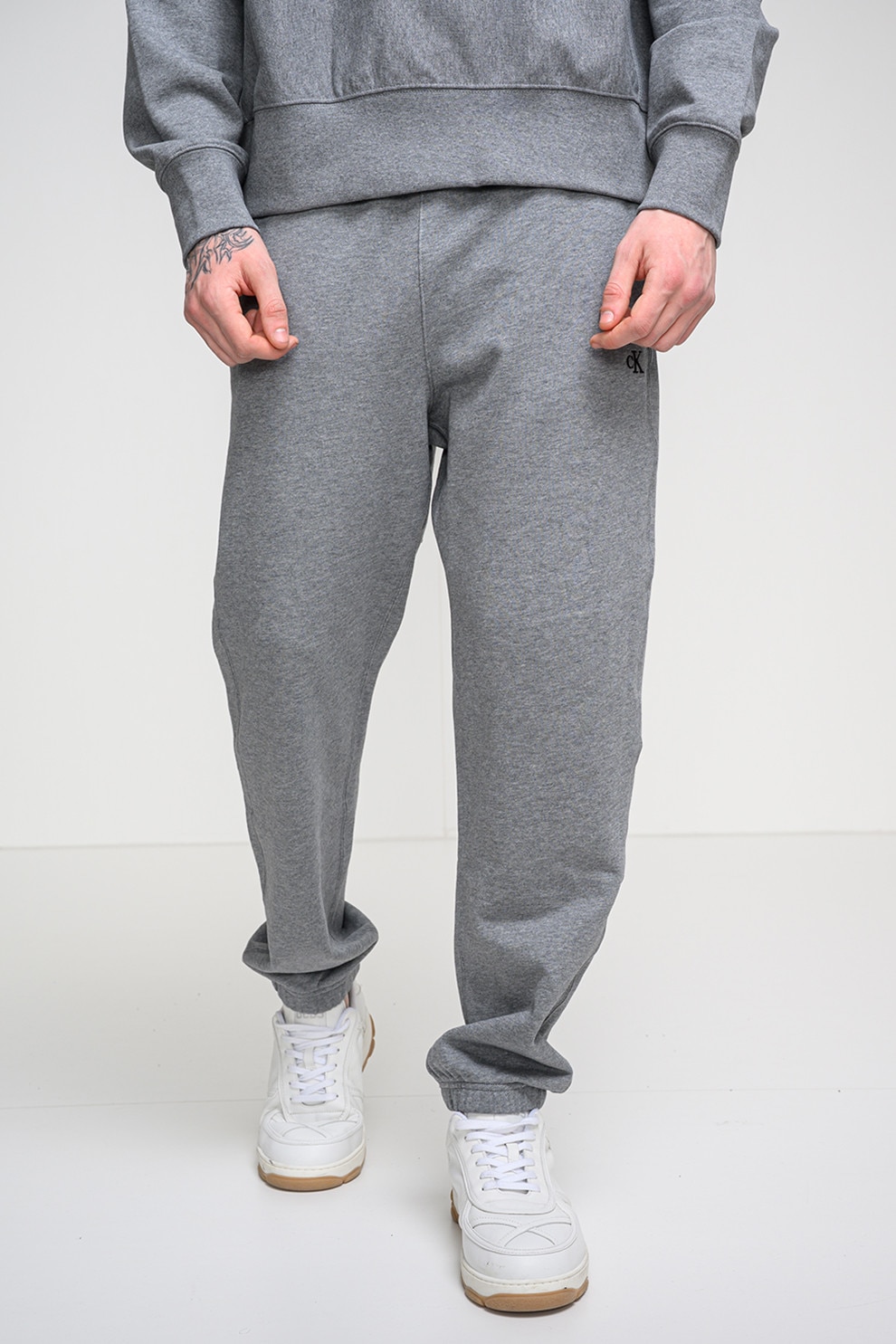 CALVIN KLEIN JEANS, Pantaloni de trening relaxed fit cu terminatie elastica, Gri melange, M
