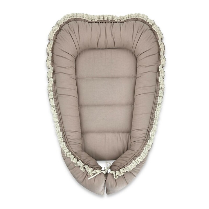 Cosulet bebelus, MimiNu, Premium, Pentru dormit, Baby Nest 55 x 75 cm, Cu Volanase si dantela, Husa 100% bumbac, Din bumbac certificat Oeko Tex Standard 100, Mocha