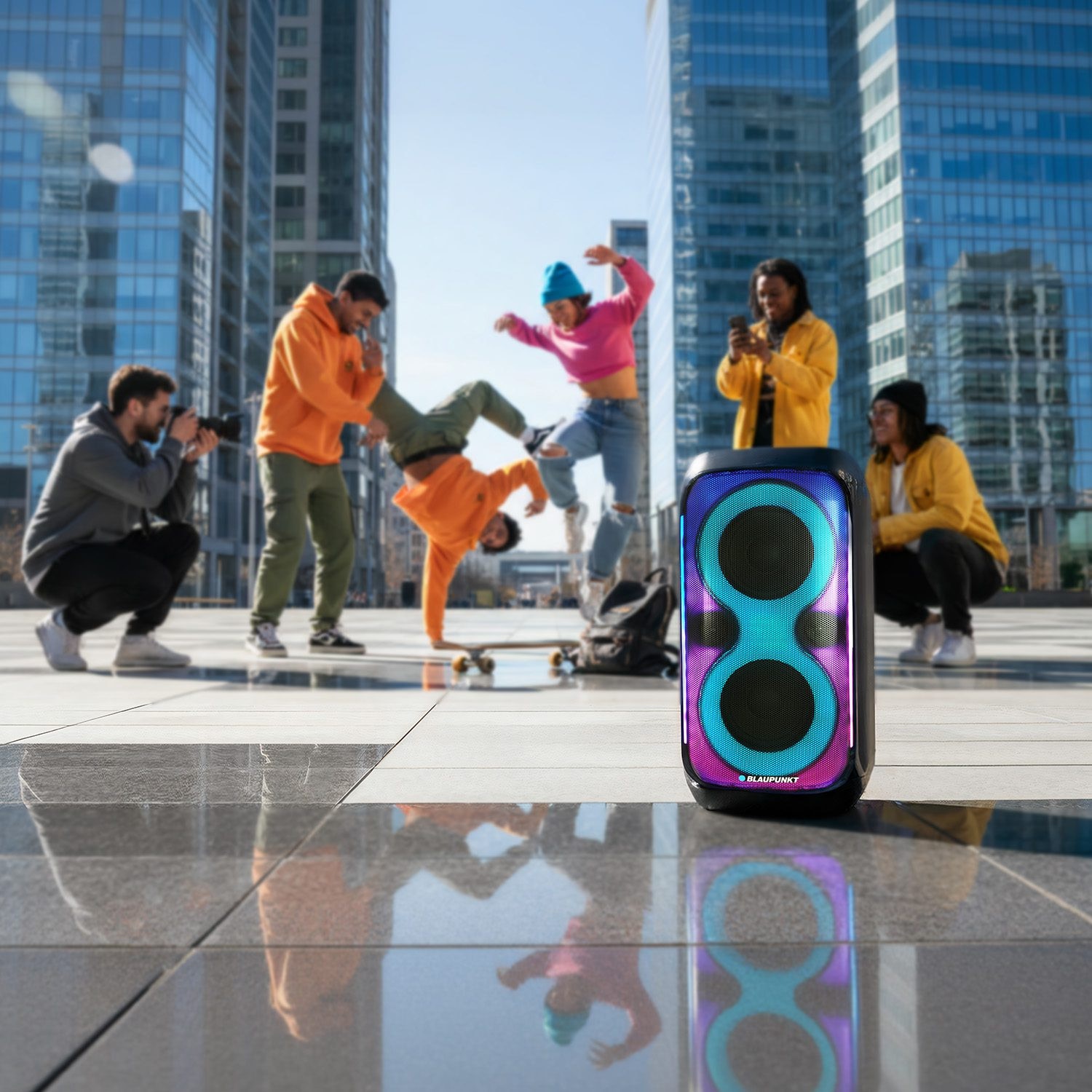 Difuzor Blaupunkt Party Box, iluminare LED, Bluetooth, USB si AUX, radio FM, functie karaoke, telecomanda, autonomie pana la 18h, PB60X