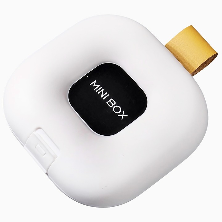 Gyógyszer tároló doboz, 4 rekeszes, légmentesen záródó, hordozható, négyzet alakú, PP, 7.6x2.9x7.8 cm, hatékony rendszerezés, helytakarékos, fehér/fekete