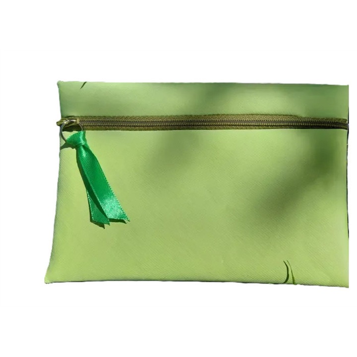 Útlevél tartó táska C, (Anyaga impregnált vízlepergető vászon, Szélessége 19 cm, Magassága 13 cm, Mélysége ~1 cm, Súlya ~20 gramm)