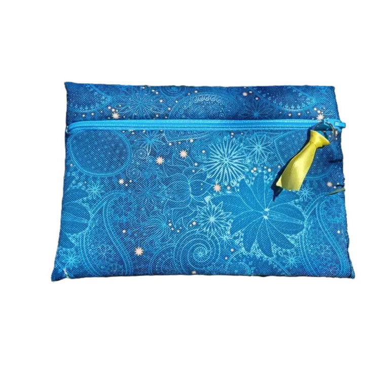 Útlevél tartó táska B, (Anyaga impregnált vízlepergető vászon, Szélessége 19 cm, Magassága 13 cm, Mélysége ~1 cm, Súlya ~20 gramm)