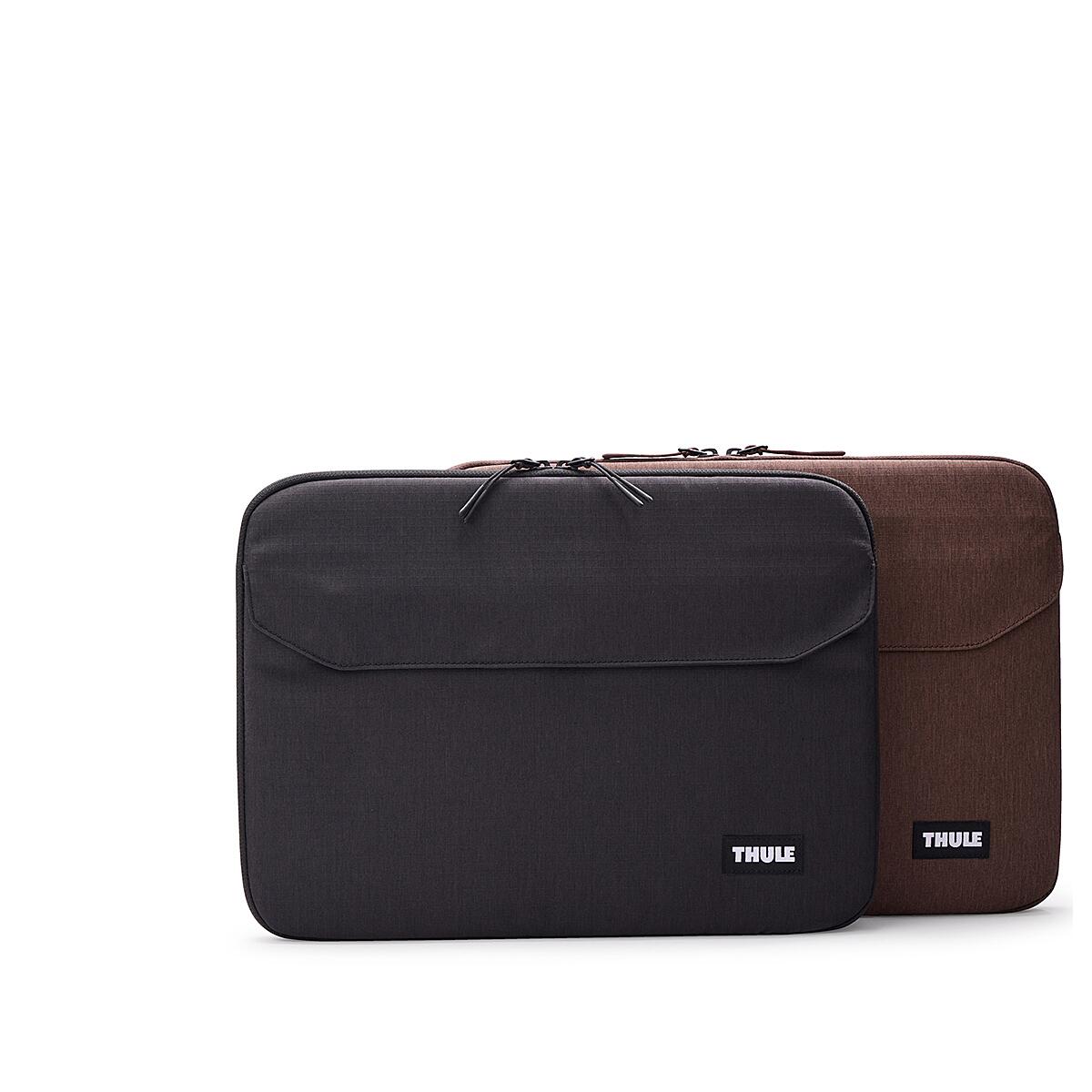 Husă laptop Thule Lithos, neagră, pentru MacBook Air 15", dimensiuni 37x3.5x27cm