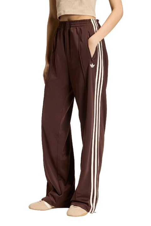 adidas Originals, Pantaloni de trening cu croiala ampla si slituri laterale, Alb/Maro inchis