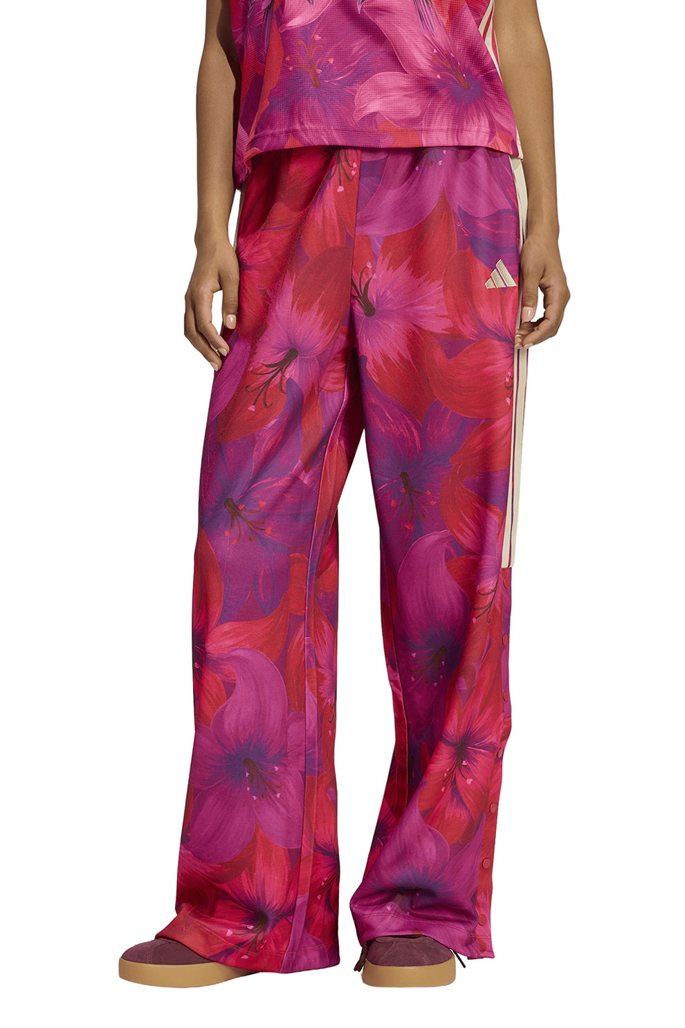 adidas Sportswear, Pantaloni de trening ampli cu model floral, Rosu, Bej, Ametist, M