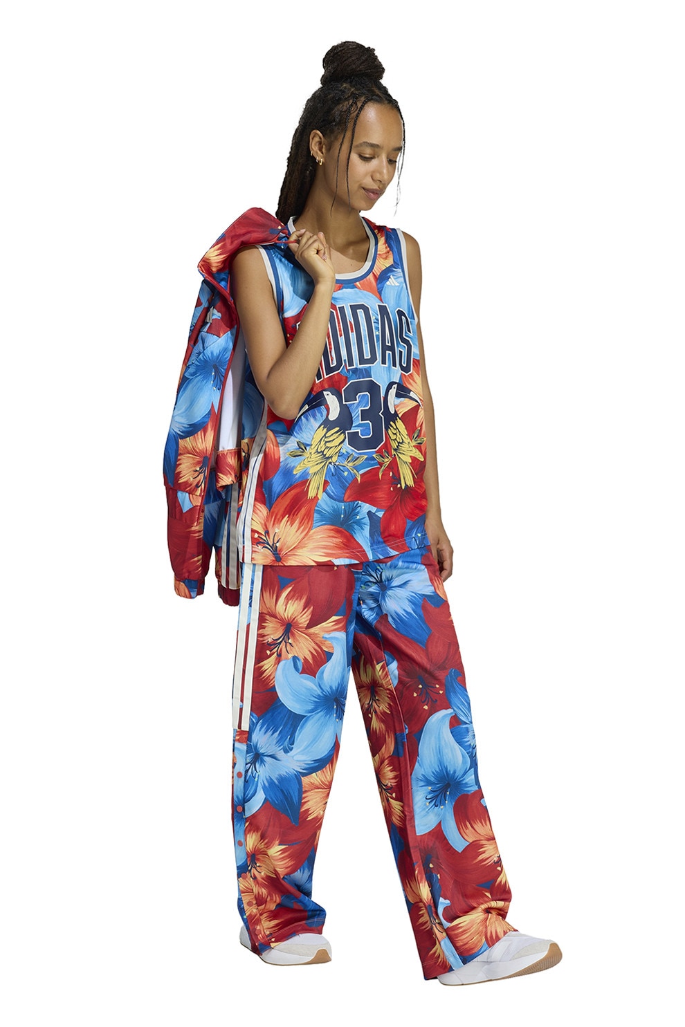 adidas Sportswear, Pantaloni de trening ampli cu model floral, Alb, Rosu inchis, Albastru, M