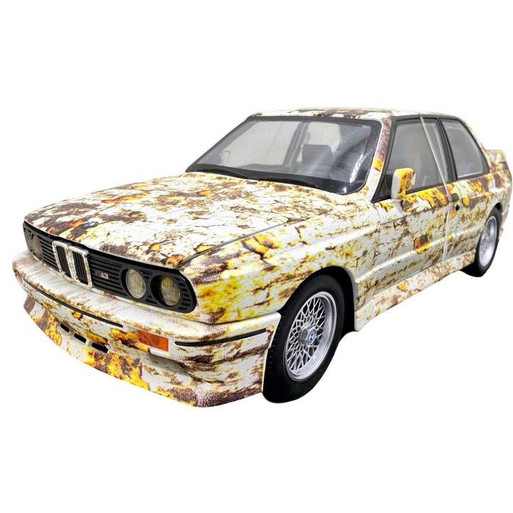 Macheta BMW M3 E30 1:24 replika fém sár terepminta fények hangok