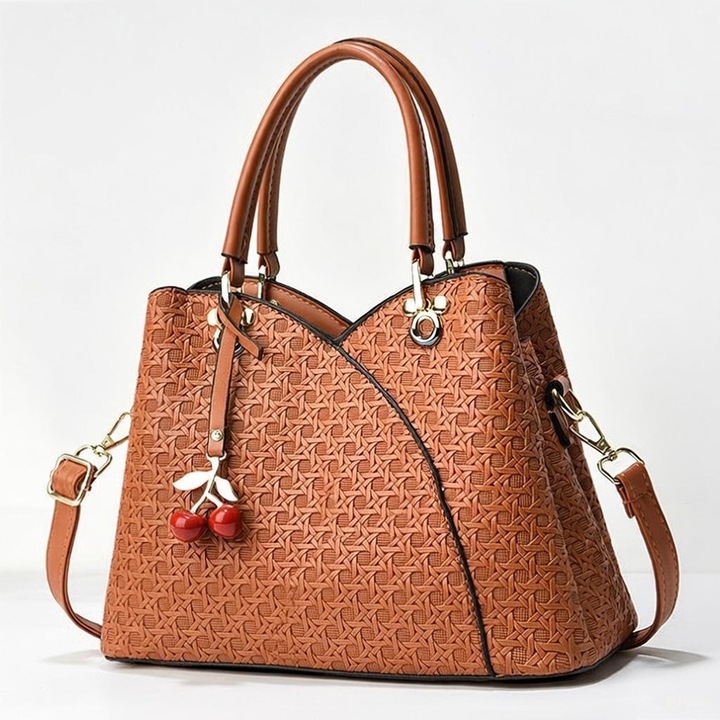 Geantă dama, piele ecologică, cu bareta pentru umăr si pandantiv, maro, 20x27x13cm