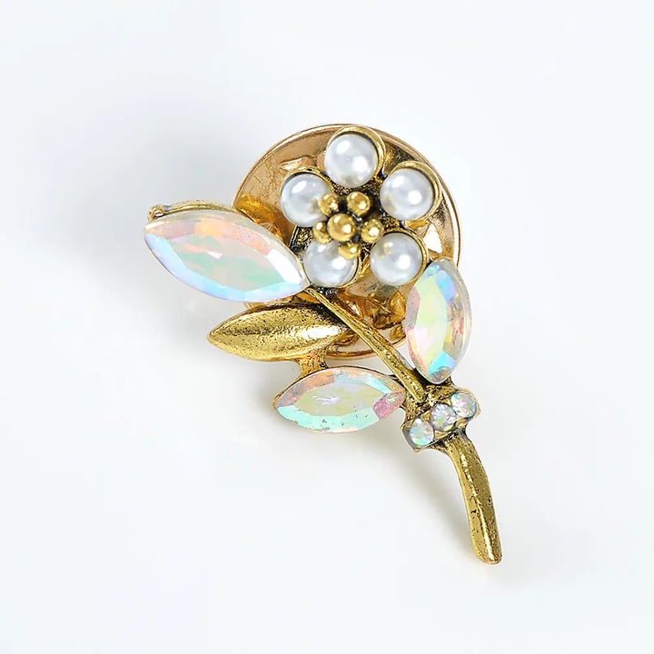 Brosa martisor frunza aurie cu floare alba